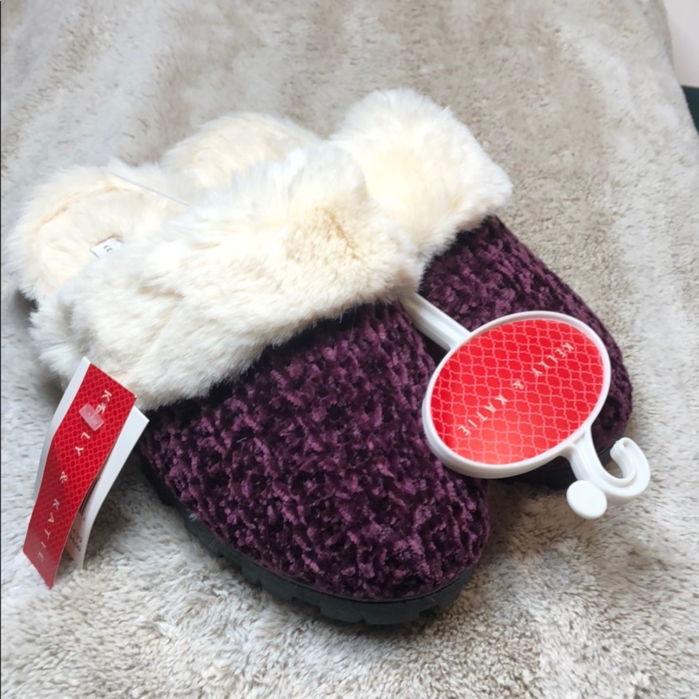 NWT Plush Lined Slippers